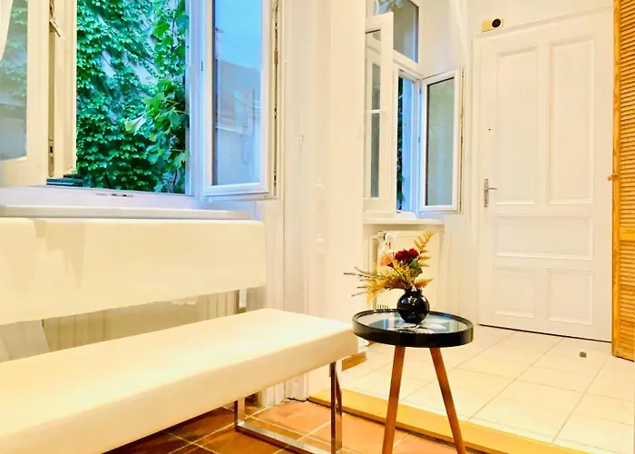 Apartment Comfortable 2br Close To Westbahnhof *